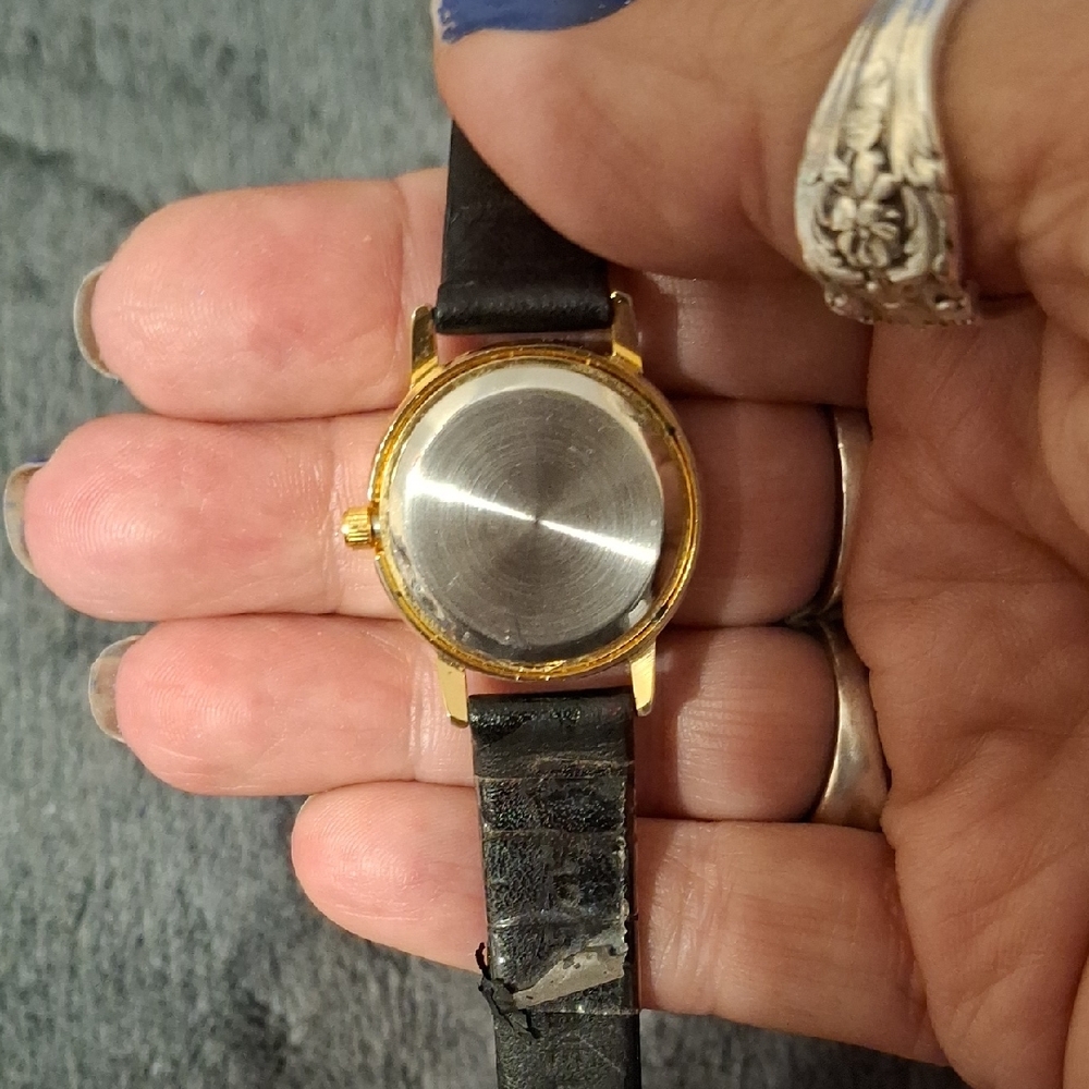 Jennie b.  Painted Hearts Gold and Black Wearable Watch New Battery Works - Picture 2 of 6